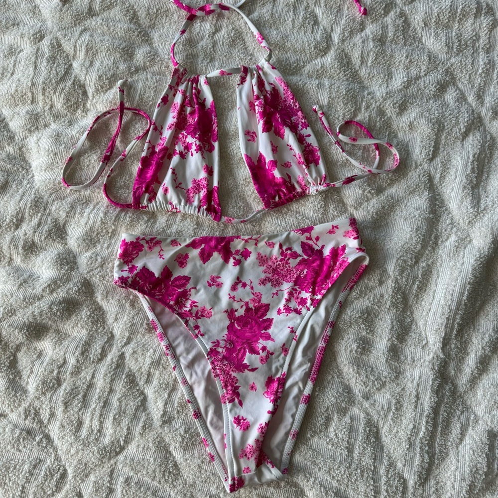 frankie’s bikinis white and hot pink rose bikini set